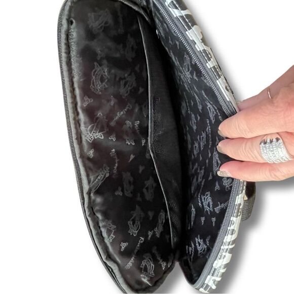 BETSEYVILLE BETSEY JOHNSON Metallic Silver & Black Leopard Padded Laptop Case - Picture 5 of 9